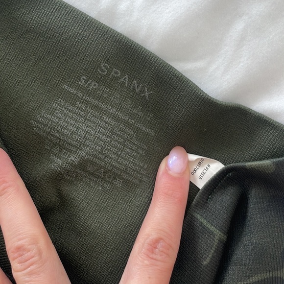 SPANX Seamless Camo Leggings - Picture 3 of 3